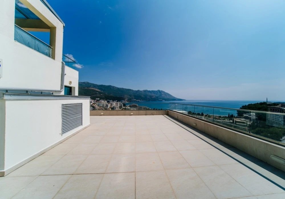 Apartments for sale 3 rooms, 257 m². Budva. 