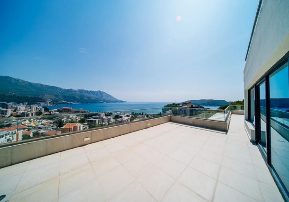 Apartments for sale 3 rooms, 257 m². Budva. 