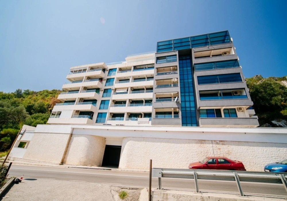 Stan na prodaju 3 собе, 257 m². Budva. 