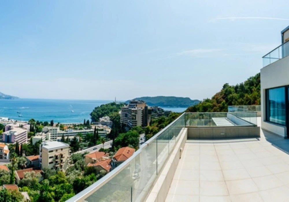 Stan na prodaju 3 собе, 257 m². Budva. 