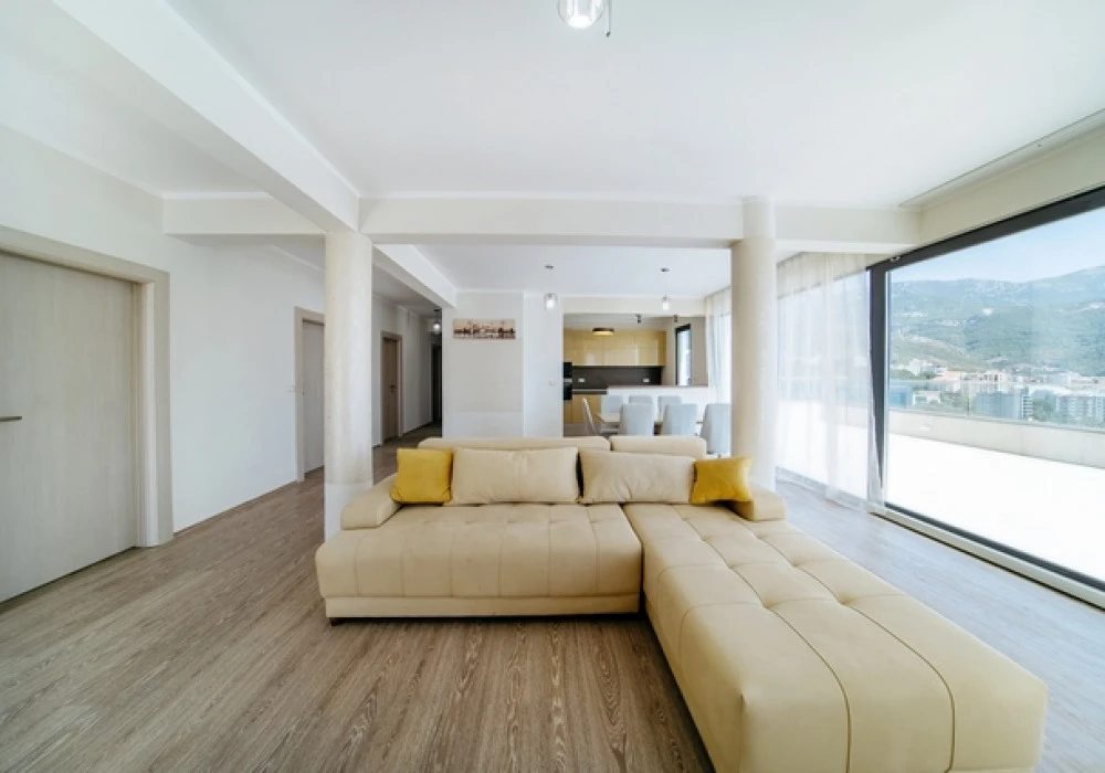 Stan na prodaju 3 собе, 257 m². Budva. 