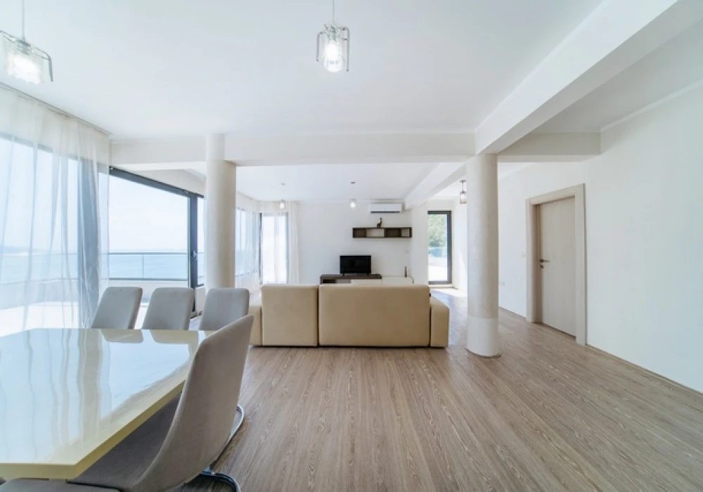 Stan na prodaju 3 собе, 257 m². Budva. 