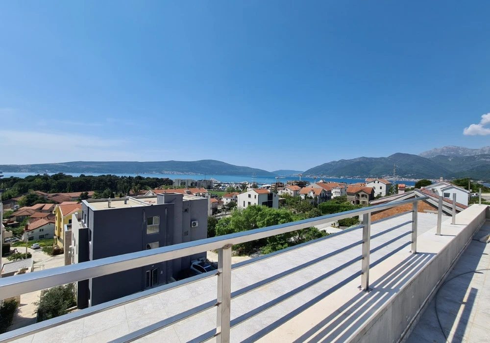 Stan na prodaju 2 собе, 230 m². Tivat. 