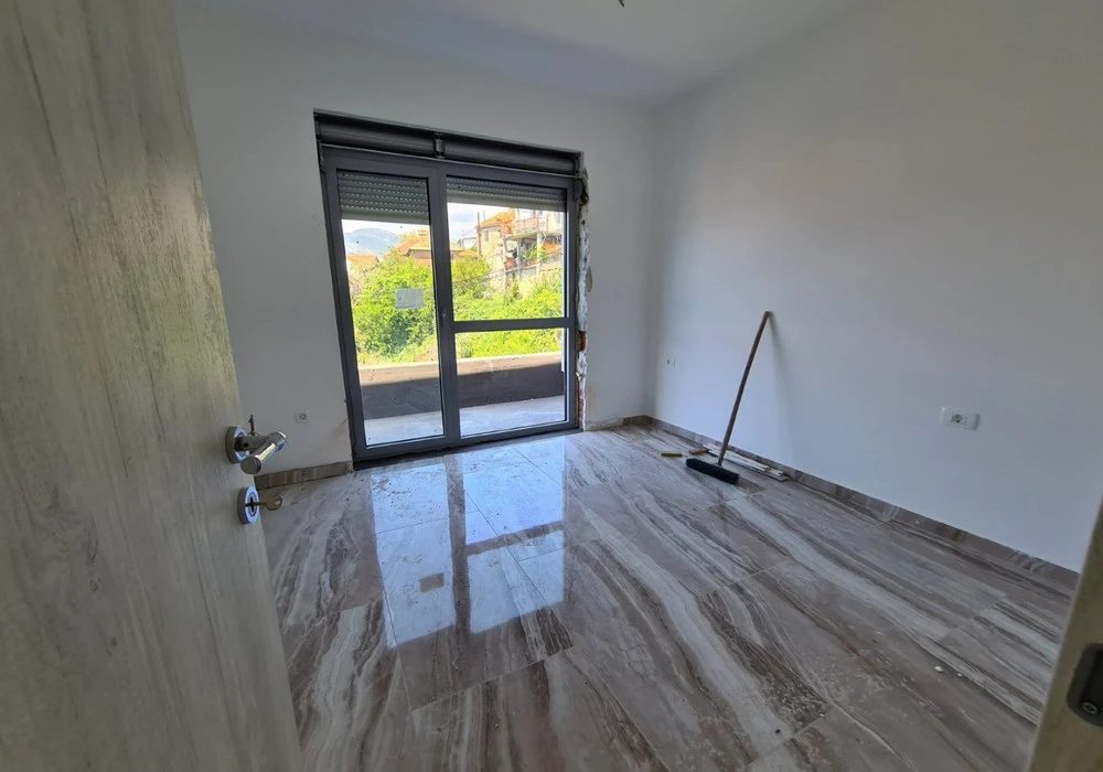 Stan na prodaju 2 собе, 230 m². Tivat. 