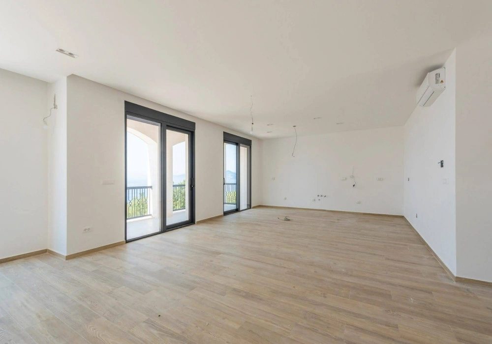 Kuća na prodaju 3 собе, 217 m². Budva. 