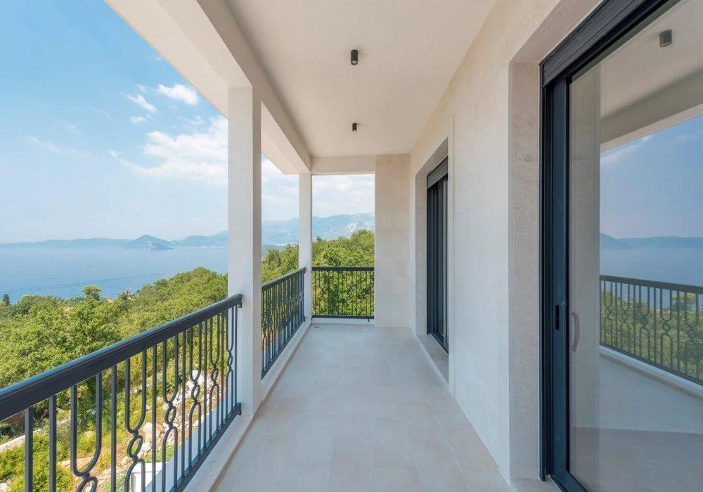 Kuća na prodaju 3 собе, 217 m². Budva. 