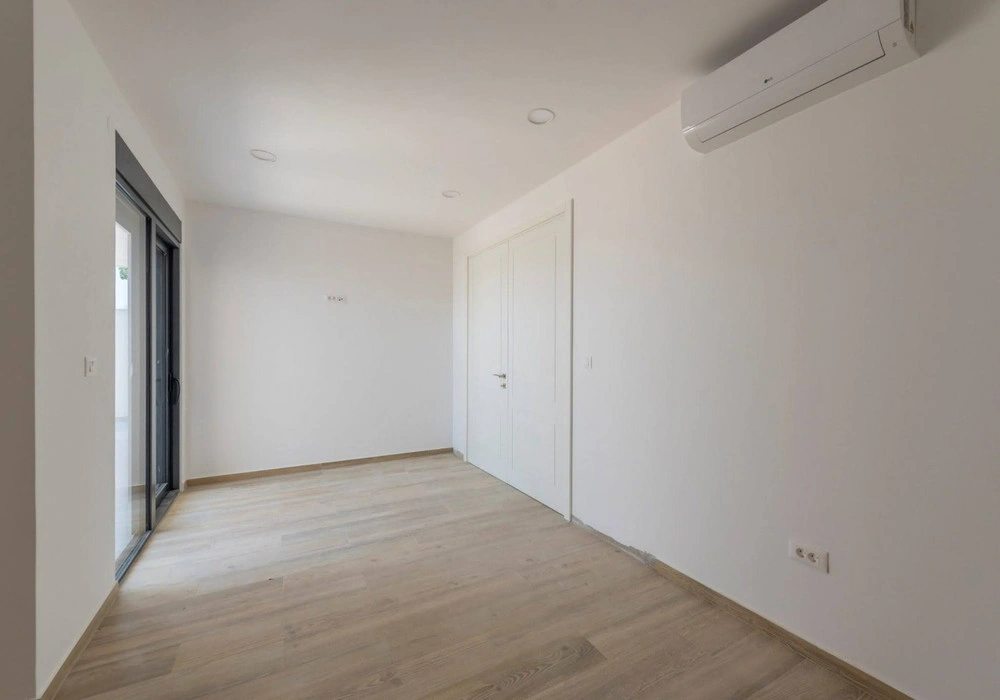 Kuća na prodaju 3 собе, 217 m². Budva. 