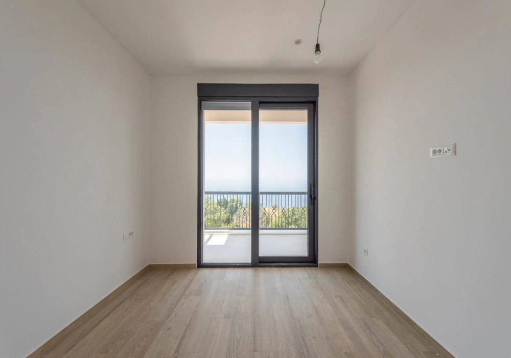 Kuća na prodaju 3 собе, 217 m². Budva. 