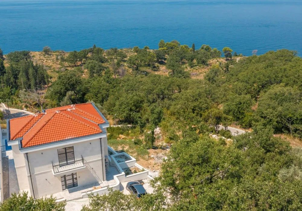 Kuća na prodaju 3 собе, 217 m². Budva. 