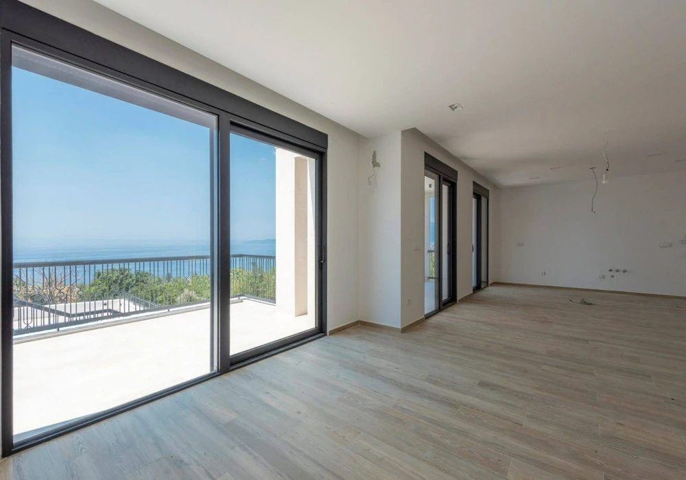 Kuća na prodaju 3 собе, 217 m². Budva. 