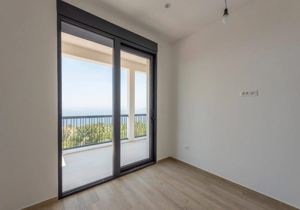 Kuća na prodaju 3 собе, 217 m². Budva. 