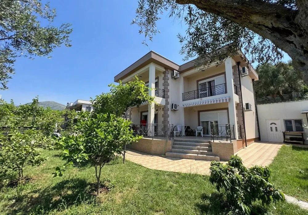 Kuća na prodaju 3 собе, 208 m². Bar. 