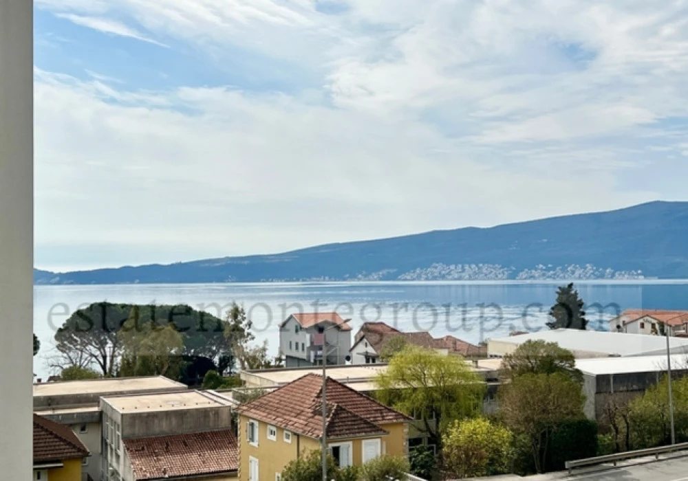 Apartments for sale 2 rooms, 72 m². Herceg Novi. 